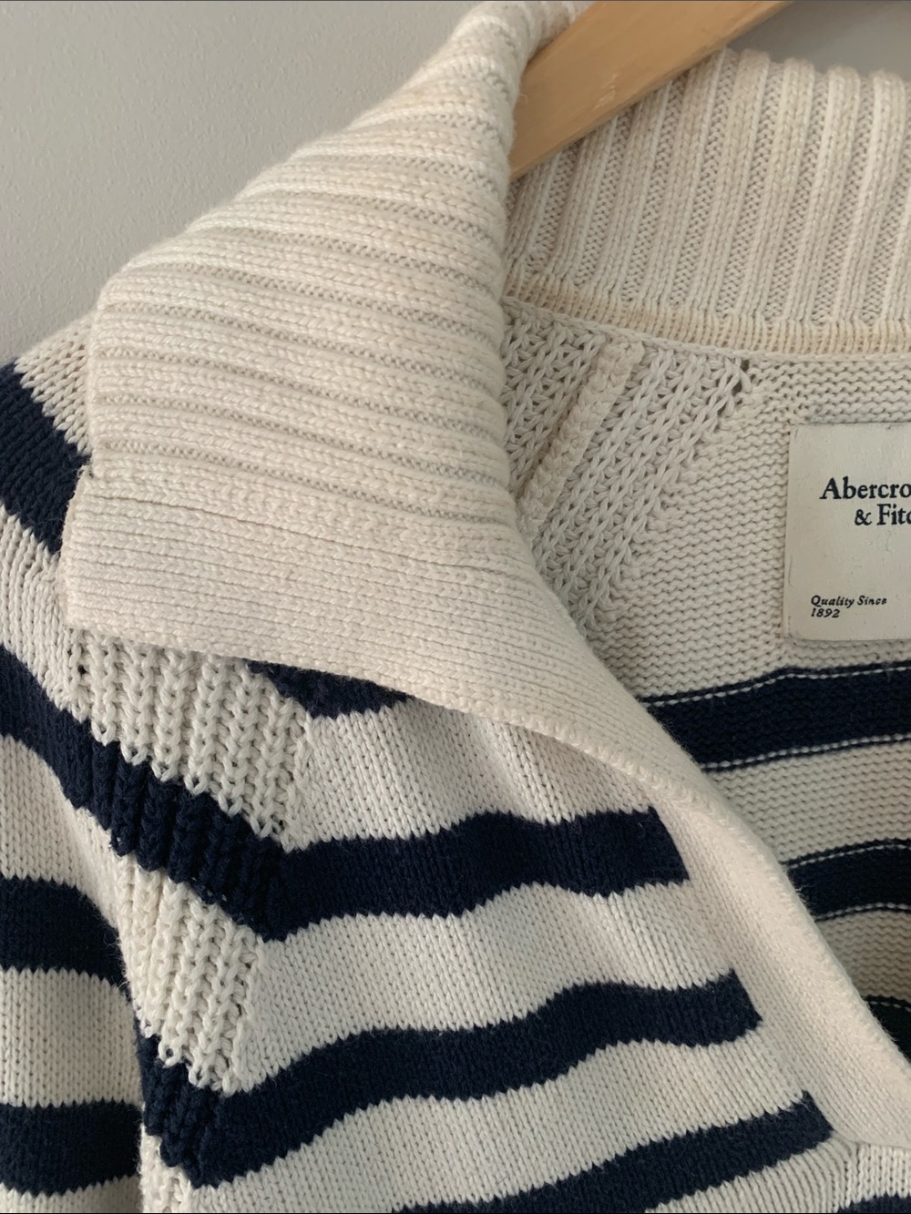Abercrombie & Fitch Polo Collared V-Neck Striped Sweater Cream Navy Blue Small - Picture 3 of 10